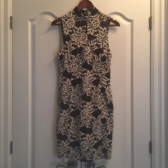 Gorgeous NWT formal lace dress - Picture 1 of 7